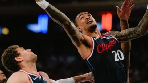 “乒乓风云：揭秘中国乒乓队魅力之谜——冠军之外，还有喜剧明星的幽默风采！”